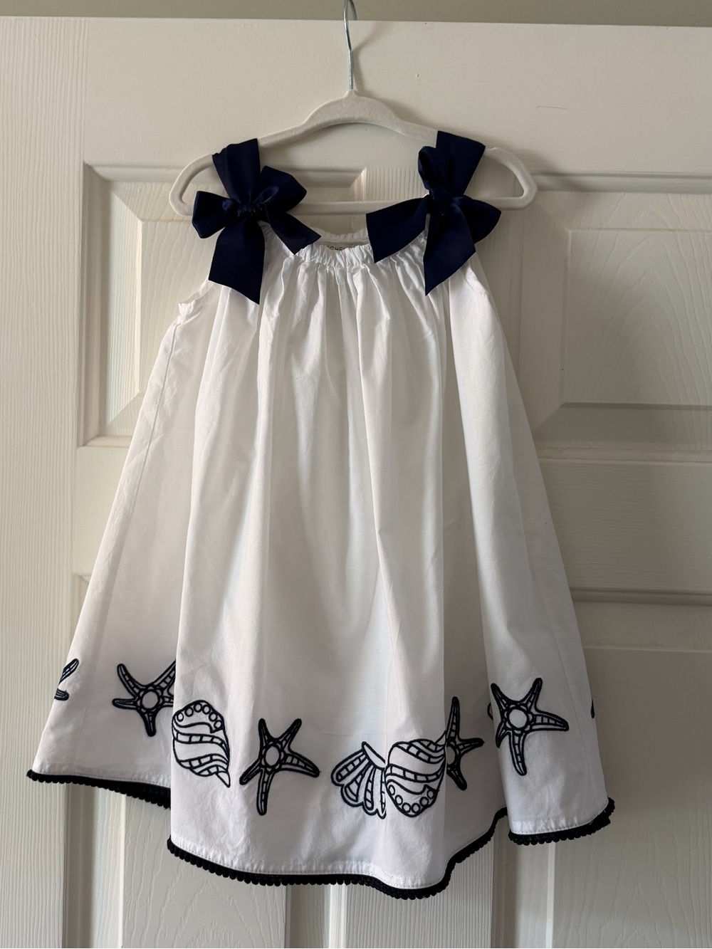 Rachel Zoe White Girls' Dress with Navy Bows, size 24 months - Picture 2 of 11